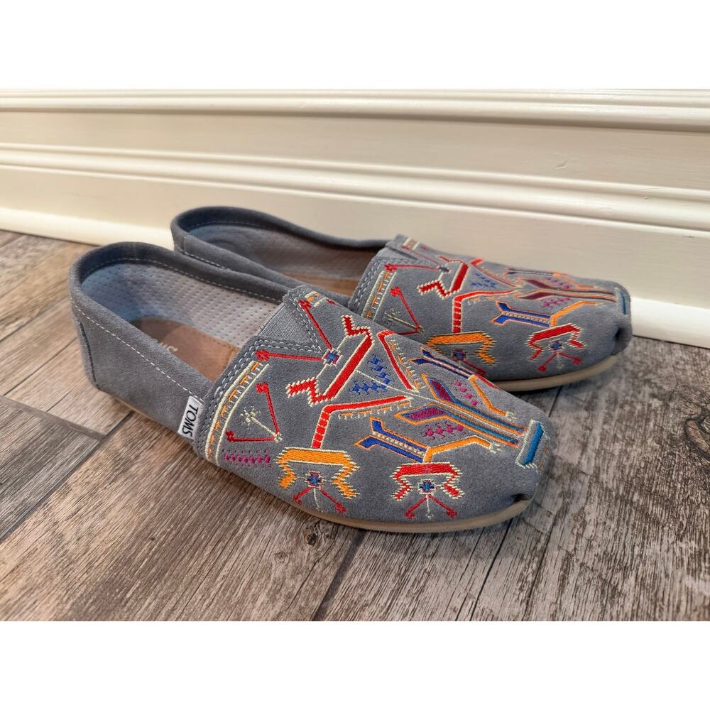 Women's Toms Classic Suede Slip On Shoes Grey w/Multicolor Embroidery Size 8W